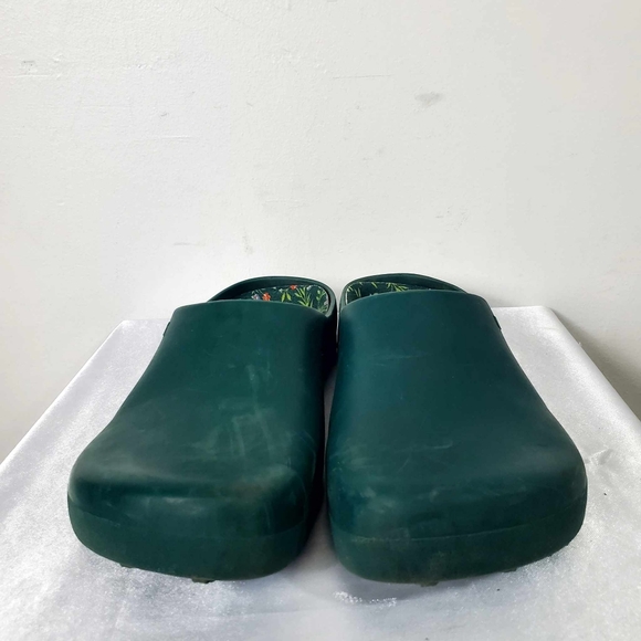 MUK LUKS Women's Garden Green Clogs - Picture 3 of 15